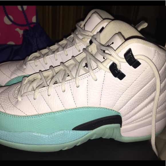 Air Jordan 12 - Picture 3 of 6